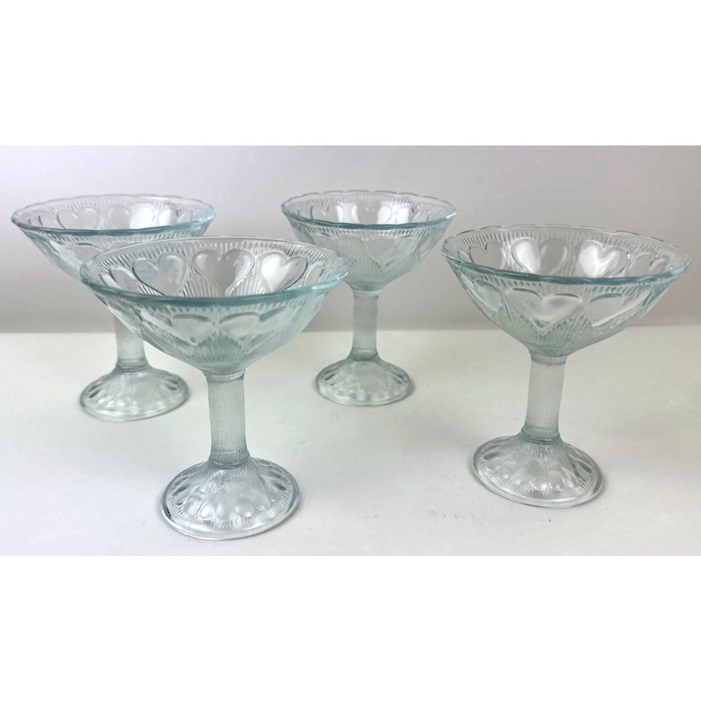 Williams Sonoma Champagne glasses martini Heart Compote Valentine Set 4